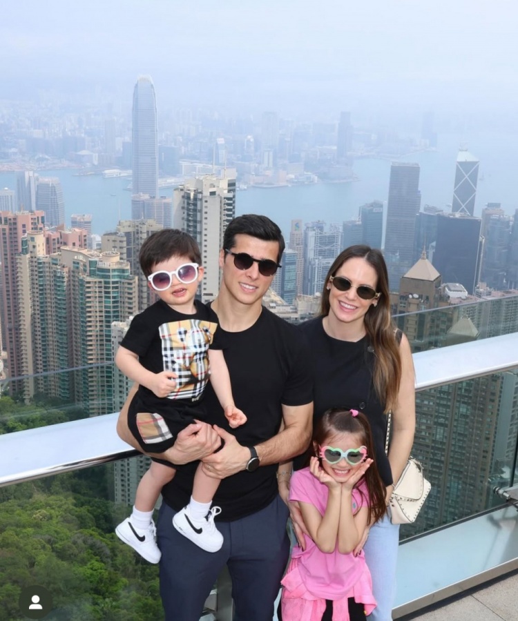 特謝拉帶家人赴中國香港過周末，陳晉一留言：這是個好地方