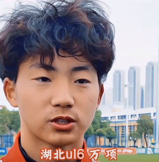 萬項談全運會吊射破門：發(fā)現(xiàn)門將站位不是很好，就很自信的射門