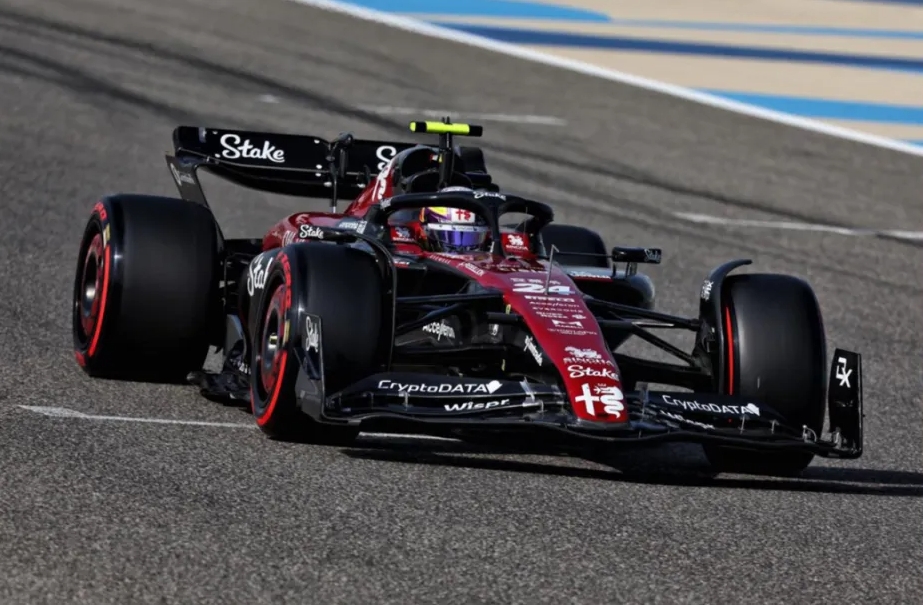 F1中國大獎賽正在進行！周冠宇：今年若有機會 想?yún)⒓酉翹BA的集訓