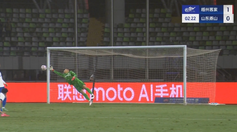 梅州開場2分鐘1-0泰山！茹子楠不停球抽射世界波攻破王大雷大門