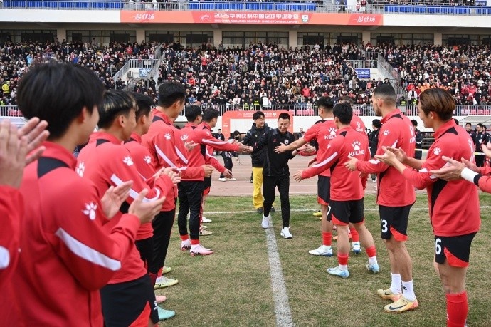 今日賽前，俱樂部為前球員馬曉磊及文爍舉行了退役儀式