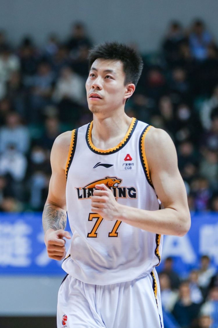 媒體人：張鎮(zhèn)麟、韓德君將因傷缺席今晚對陣北控的比賽